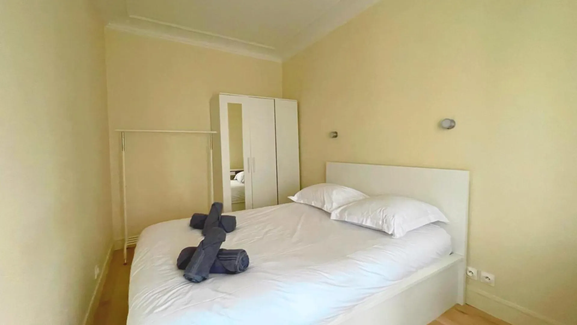 Chambre Lit Double Et Salon Avec Canape-Lit A 10 Minutes Des Champs Elysees Paříž Ubytování v soukromí