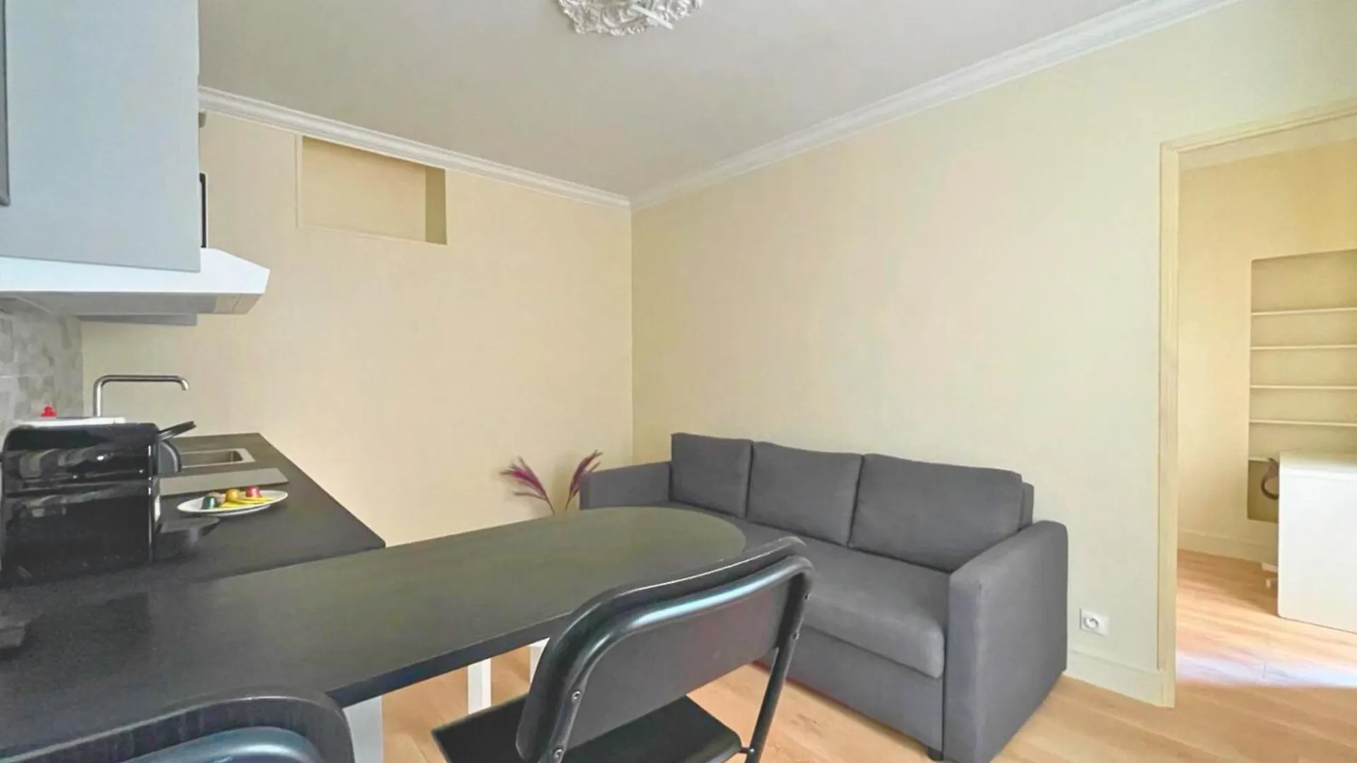 Chambre Lit Double Et Salon Avec Canape-Lit A 10 Minutes Des Champs Elysees Paris 0*,  Frankreich